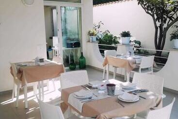 تختخواب و صبحانه Villa Sece  Luxury Rooms