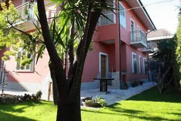 تختخواب و صبحانه Marini Bed&breakfast