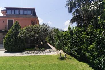 پانسیون Villa Emy