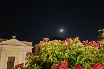 تختخواب و صبحانه Al Centro Luxury Home