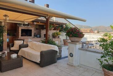 تختخواب و صبحانه Al Centro Luxury Home