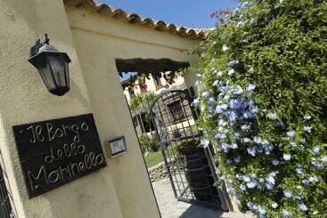 مسافرخانه Il Borgo Della Marinella