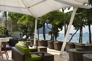 هتل Aonang Villa Resort I Beach Front