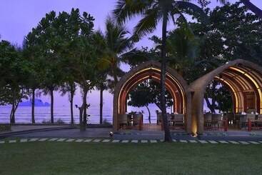 هتل Aonang Villa Resort I Beach Front