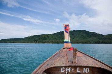 هتل Baan Mai Beachfront Phuket Lone Island