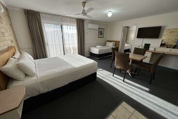 هتل Best Western Ambassador Motor Lodge
