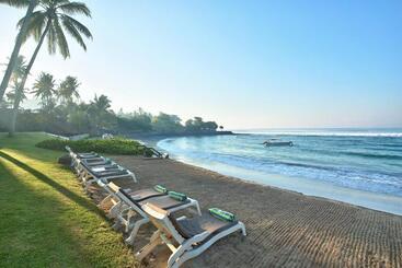 هتل Candi Beach Resort & Spa