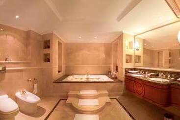 Corniche Hotel Abu Dhabi