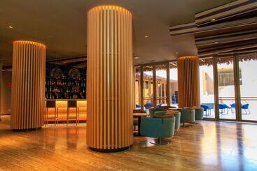 هتل Doubletree By Hilton Iquitos