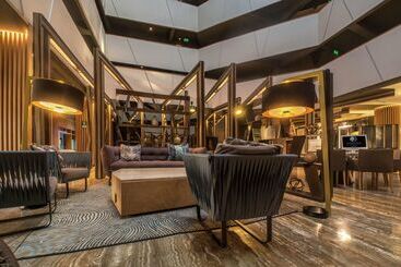 هتل Doubletree By Hilton Iquitos