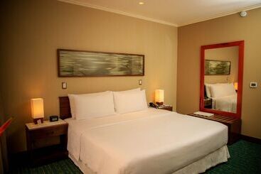 هتل Doubletree By Hilton Iquitos