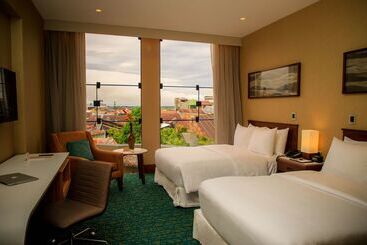 هتل Doubletree By Hilton Iquitos