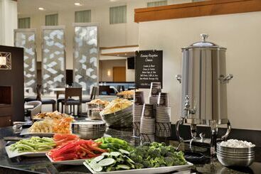 هتل Embassy Suites  Boston Logan Airport