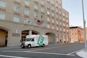 Hotell Embassy Suites  Boston Logan Airport