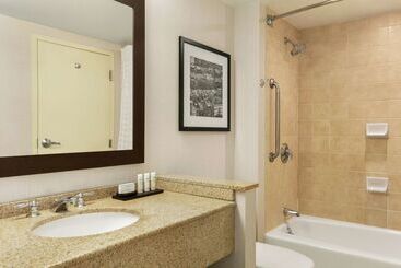 Hotell Embassy Suites  Boston Logan Airport