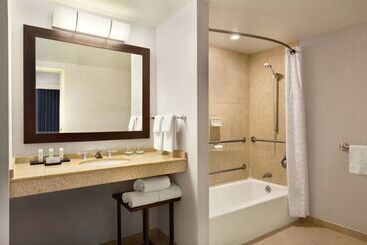 Hotell Embassy Suites  Boston Logan Airport