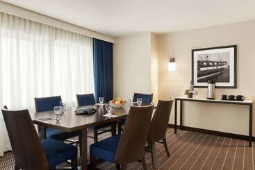 Hotell Embassy Suites  Boston Logan Airport