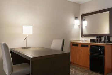 Hotell Embassy Suites  Boston Logan Airport
