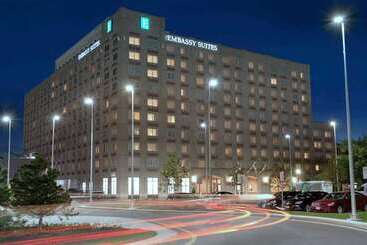 هتل Embassy Suites  Boston Logan Airport