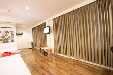 هتل First House