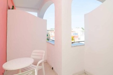 هتل Flora Wellness & Beauty