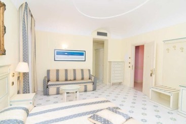 هتل Flora Wellness & Beauty