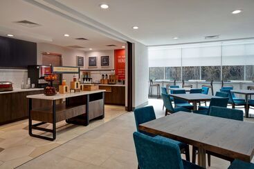 هتل Hampton Inn Nyjfk