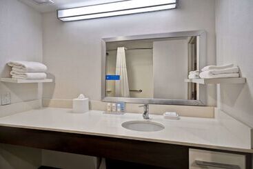 هتل Hampton Inn Nyjfk