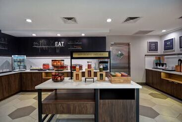 هتل Hampton Inn Nyjfk