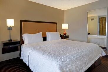 هتل Hampton Inn Nyjfk