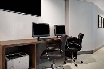 هتل Hampton Inn Nyjfk