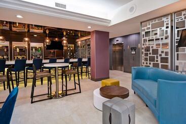 هتل Hampton Inn Nyjfk