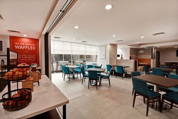 هتل Hampton Inn Nyjfk
