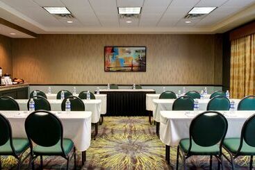 هتل Hilton Garden Inn Albany Airport