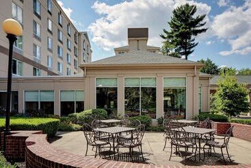 هتل Hilton Garden Inn Albany Airport
