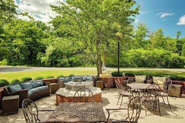 هتل Hilton Garden Inn Albany Airport