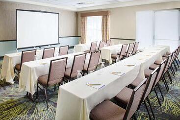 هتل Hilton Garden Inn Albany Airport