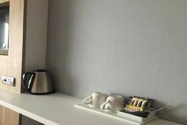 هتل Holiday Inn Express Geneva Airport, An Ihg
