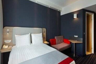 هتل Holiday Inn Express Geneva Airport, An Ihg