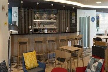 هتل Holiday Inn Express Geneva Airport, An Ihg
