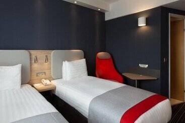 هتل Holiday Inn Express Geneva Airport, An Ihg