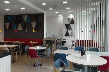 هتل Holiday Inn Express Geneva Airport, An Ihg