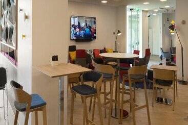 هتل Holiday Inn Express Geneva Airport, An Ihg