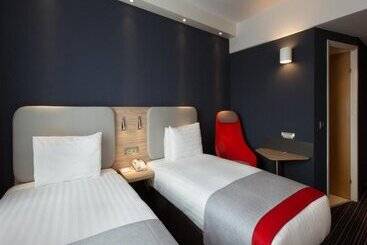 هتل Holiday Inn Express Geneva Airport, An Ihg