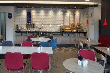 هتل Holiday Inn Express Geneva Airport, An Ihg