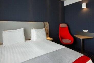 هتل Holiday Inn Express Geneva Airport, An Ihg