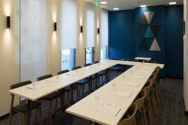 هتل Holiday Inn Express Geneva Airport, An Ihg