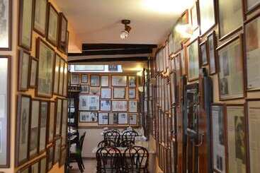 هتل Hostal Santa Agueda