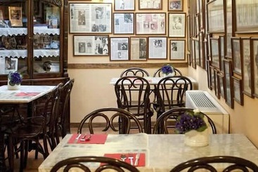 هتل Hostal Santa Agueda