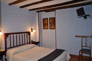 هتل Hostal Santa Agueda